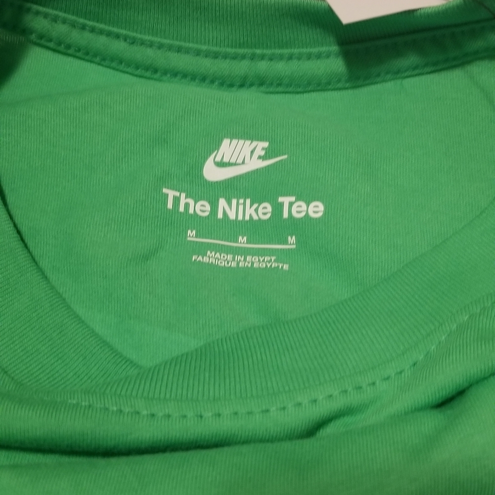 Nike Men's Sportswear Graphic Long-Sleeve Tee-Green "NEW" W/Tags. SHIRT ONLY. - Picture 8 of 9